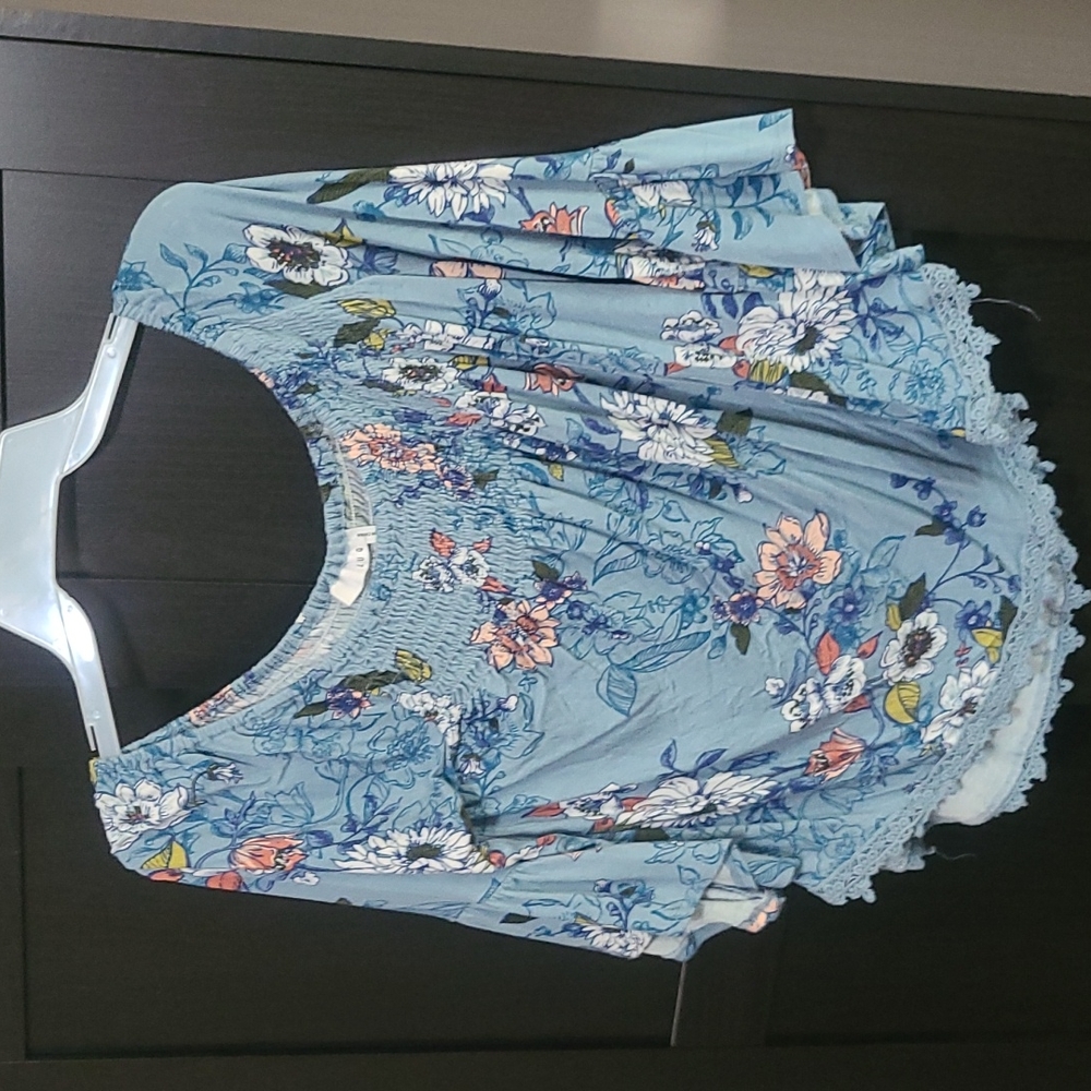 Blue floral top